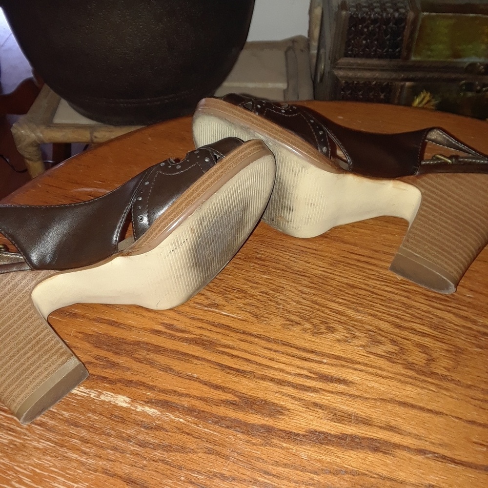 CUTE HEELS - Picture 5 of 8